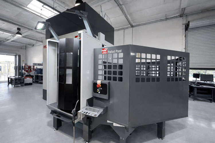 Advanced Haas CNC milling center with automated pallet pool system for lights-out manufacturing.
